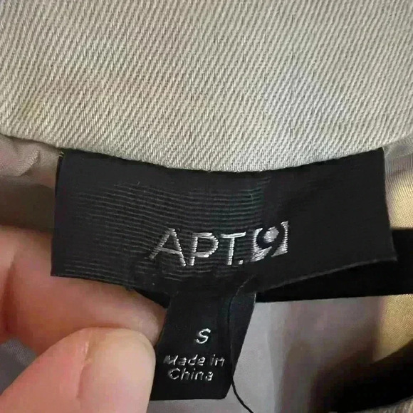 Women’s Apt. 9 zip up light tan jacket size small - Picture 3 of 3